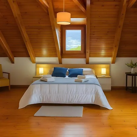 Duplex Mountain Views Sleeps 5 Apartment *